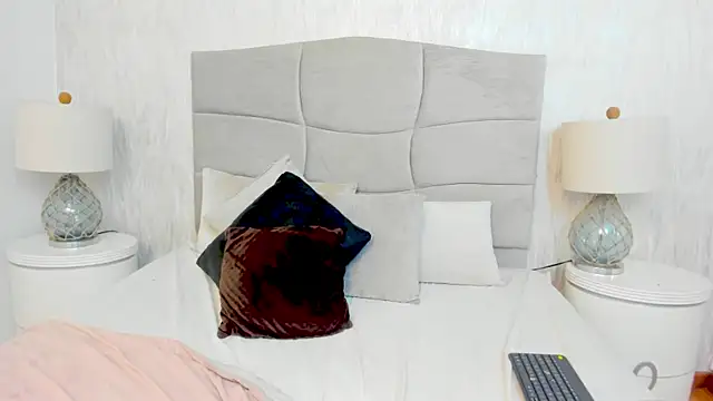 CynthiaMore Chat XXX in diretta