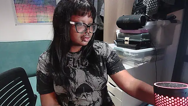 Chat XXX en directo de metalpetitepixiee