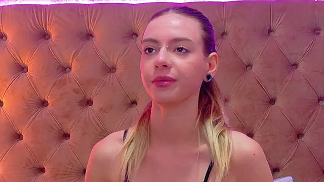 Chatroom XXX en direct de CoraVex