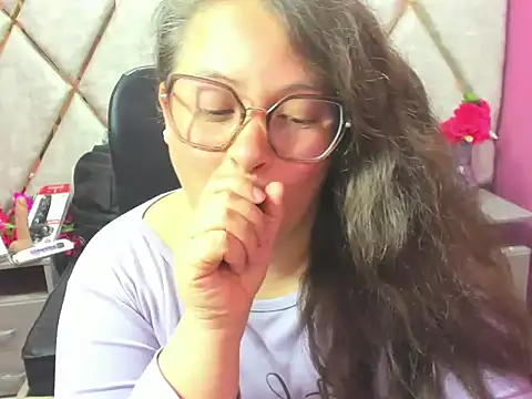 Sarah_Boobs_ élő XXX-chatje