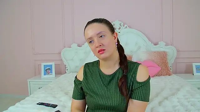 ElinaBellucci Chat XXX in diretta