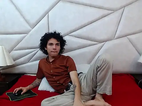 Chat +18 de Nyx_and_Arian ao vivo