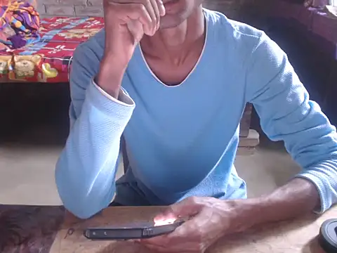 ThethunderPo: διαδικτυακό σόου στην κάμερα