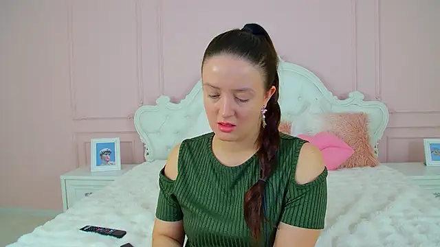 ElinaBelluccin Live XXX chat