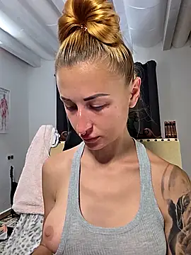 kylie_blck Adlı Modelin Canlı XXX Sohbeti