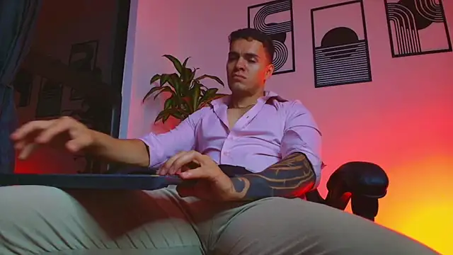 Pertunjukan Kamera Web ALPHA_DOMINUS_