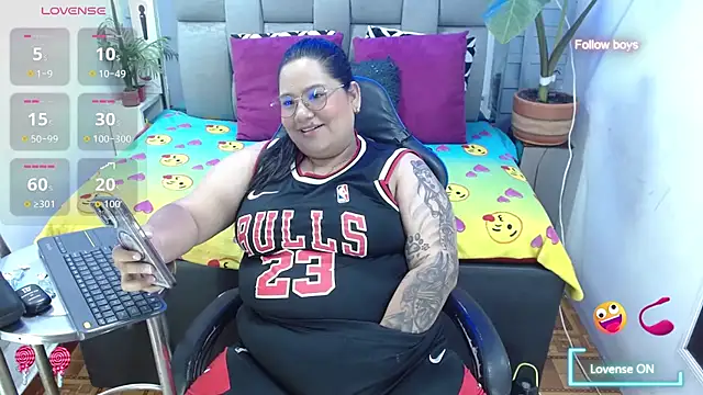 Chat +18 de evelin_zaens ao vivo