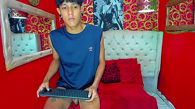 straightyoungpeinn Webbikameraesitys