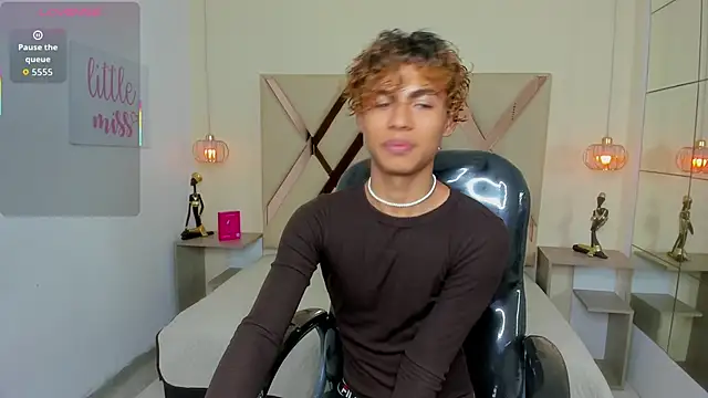 Chatroom XXX en direct de Anyelo_Twink