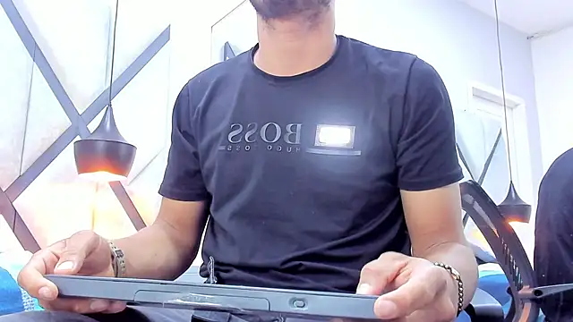 Chatroom XXX en direct de NohaBrooks