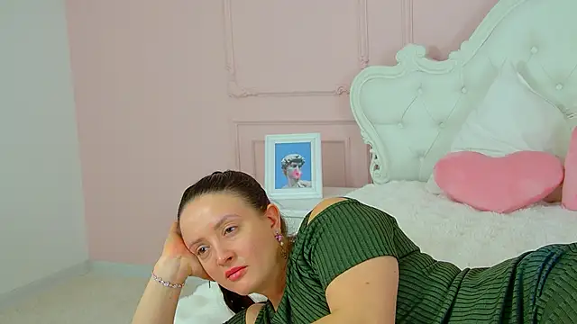 ElinaBellucci Live XXX-chat