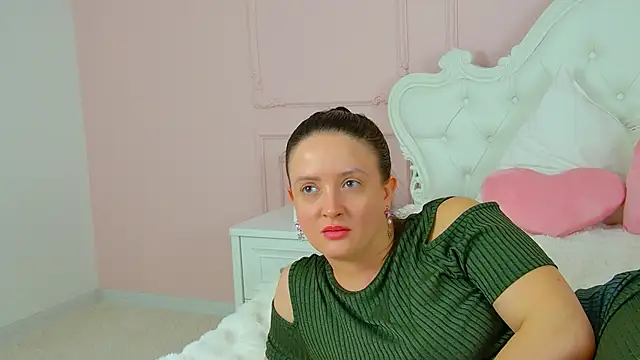 ElinaBellucci Live XXX-Chat