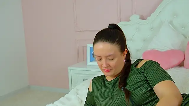 ElinaBellucci Live XXX-chat