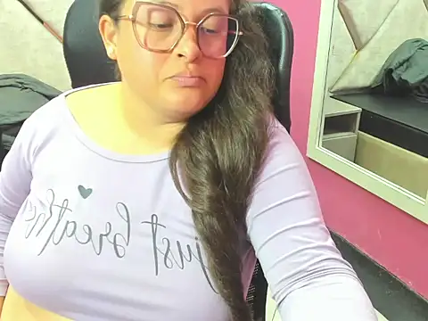 Chatroom XXX en direct de Sarah_Boobs_