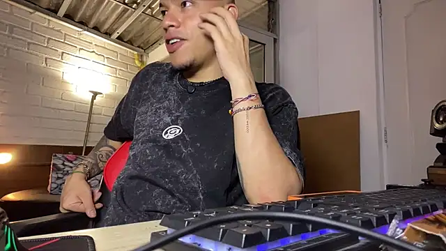 Show de Osiiriis na webcam