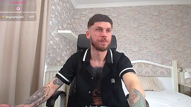 Show modela JonahShaw na web-kameri