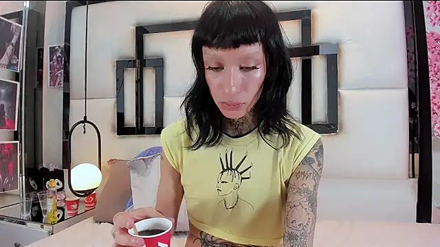 MadisonWood01 Show in webcam