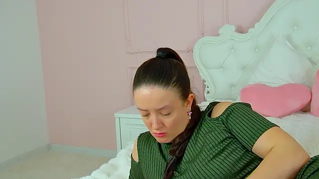 ElinaBellucci Live XXX-Chat