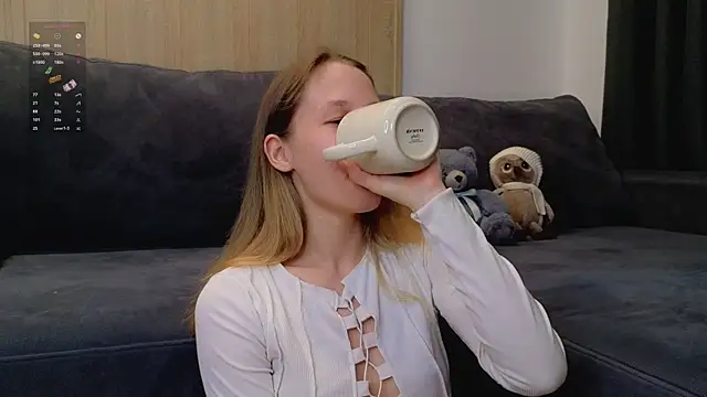 XXX chat uživo modela y0ur_sunshinee