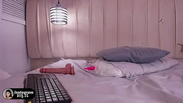 avy_st élő XXX-chatje