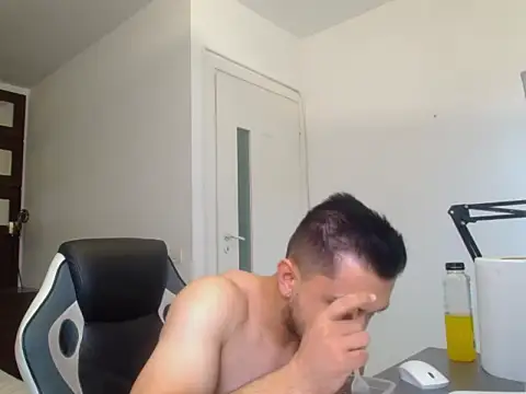 Show modela BryceReign na web-kameri