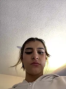 ivy-777: διαδικτυακό σόου στην κάμερα