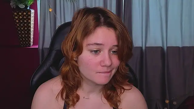 แชท XXX สดของ ElizabethRedWings