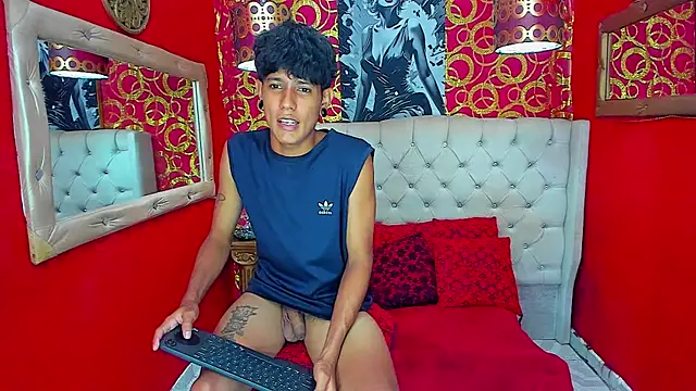 straightyoungpein Show in webcam