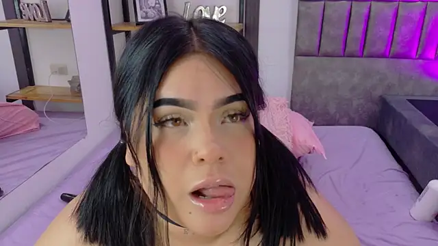 MeryStone live XXX chat