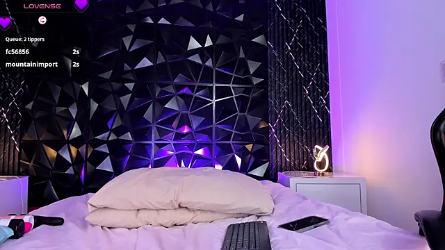 AriadnaLoren webcam show