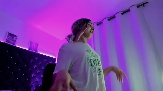 BellaRoge's Live XXX Chat