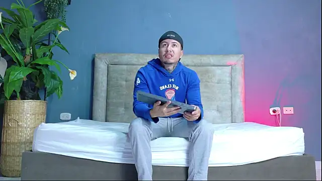 Lance_miller: διαδικτυακό σόου στην κάμερα