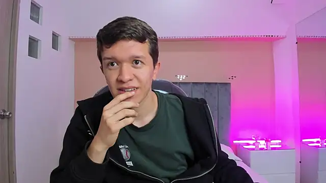 Pertunjukan Kamera Web ken_col