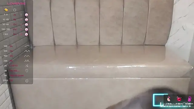 _Charlotte_v Pertunjukan Webcam