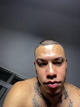 AlphaMasterXxx's Live XXX Chat