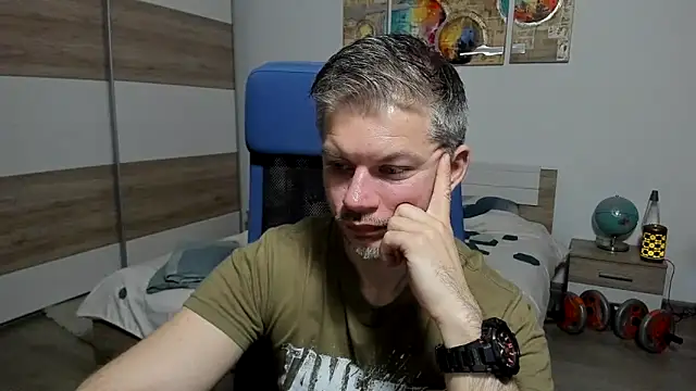 RobbyShawz: διαδικτυακό σόου στην κάμερα