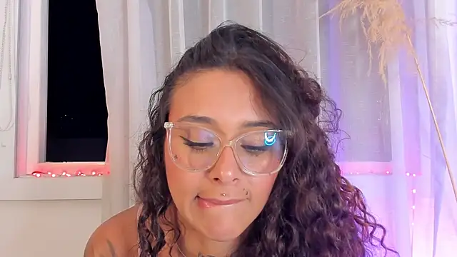 LahanaKimish Adlı Modelin Canlı XXX Sohbeti