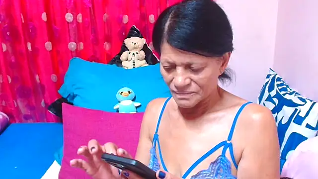 Онлайн чат XXX SLUTTYROXY