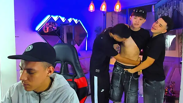 Houseofwarrios Adlı Modelin Web Kamerası Şovu