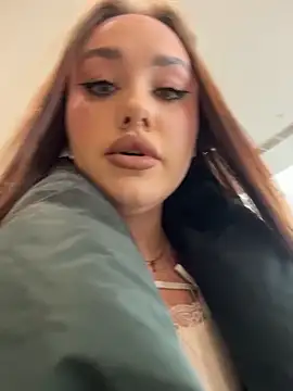 KiraSunshine's Live XXX Chat