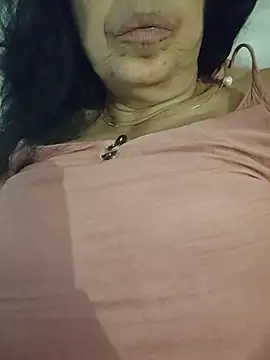 NakedMILFx Chat XXX in diretta