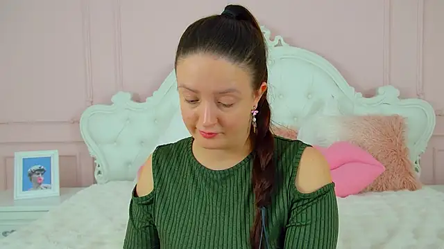 دردشة ElinaBellucci الجنسية المباشرة