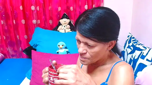 SLUTTYROXY Show in webcam