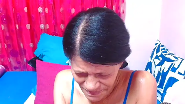 Chat +18 de SLUTTYROXY ao vivo