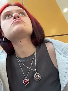 XXX chat uživo modela FoxyMood