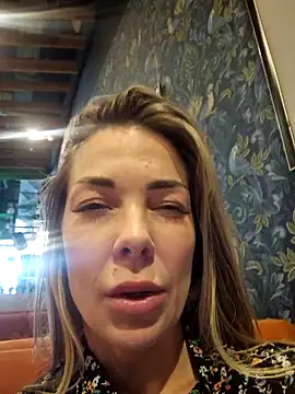 Anna_Nightsn Webbikameraesitys