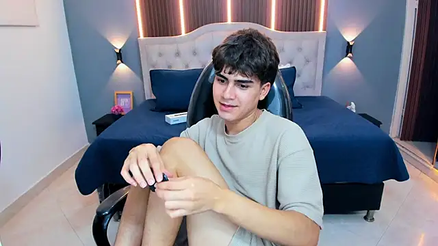 Chat XXX en directo de Tommy18__