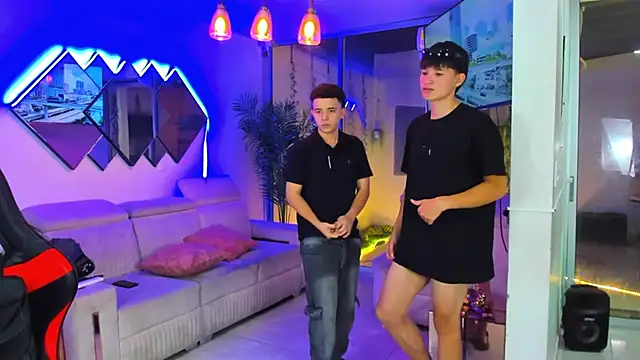 Houseofwarrios Show in webcam