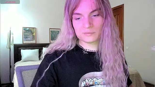 milliKira006 Show in webcam