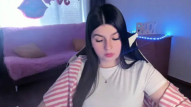 KisaModel's Live XXX Chat